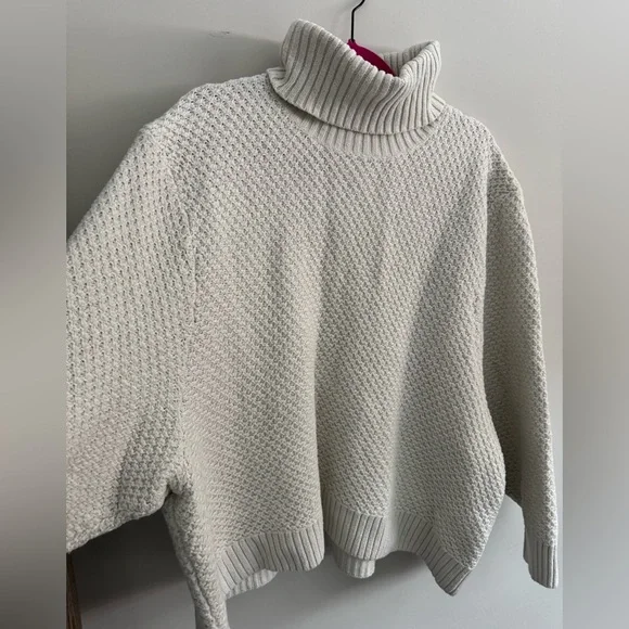 Knit Turtle Neck - Picture 2 of 4